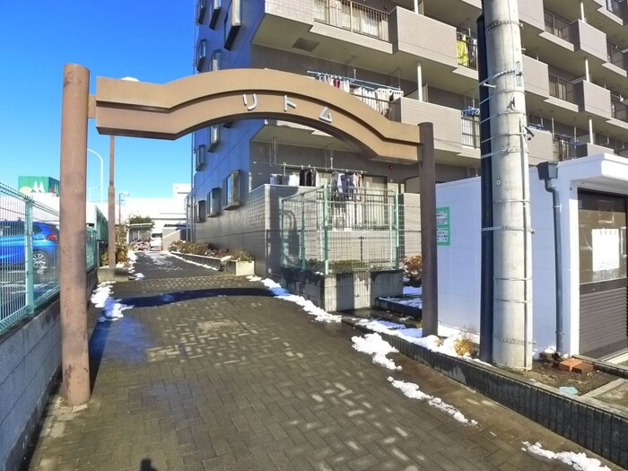 物件外観写真2　(エントランス部分)