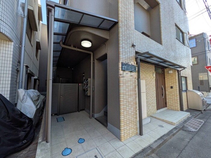 物件外観写真2　(エントランス部分)