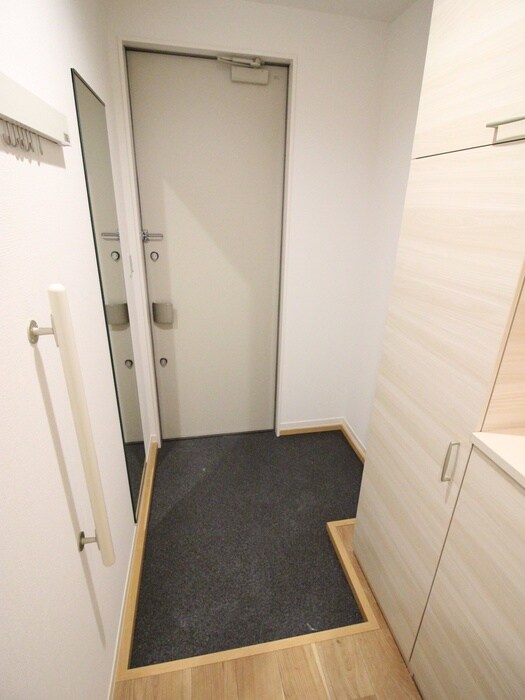 物件内観写真12　(玄関)