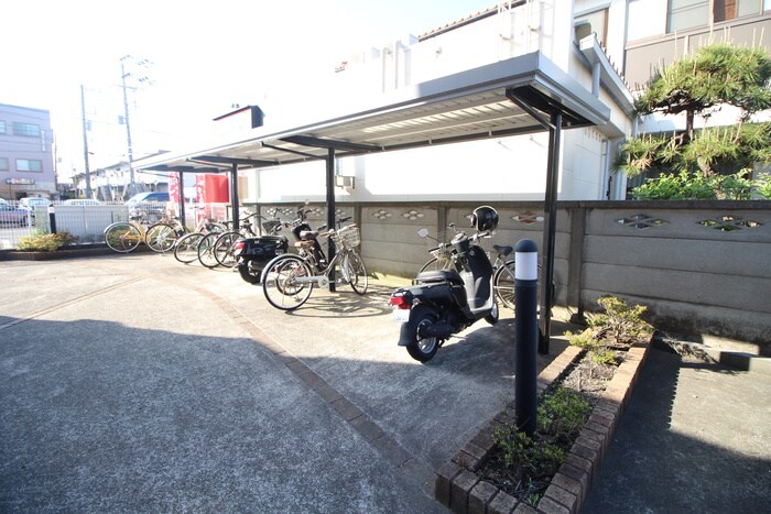 物件外観写真2　(駐輪場)