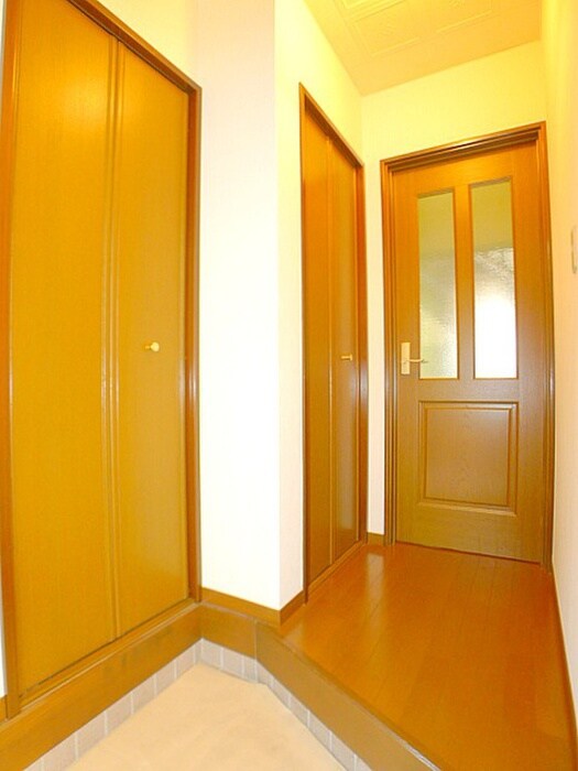 物件内観写真7　(玄関)