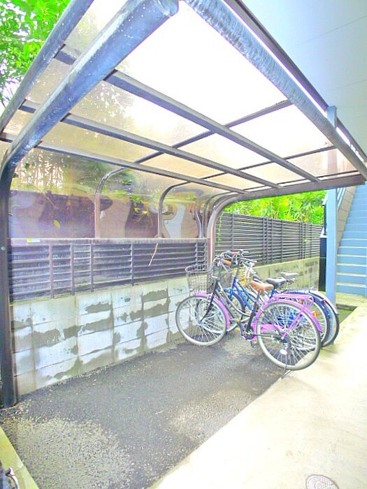 物件外観写真4　(駐輪場)
