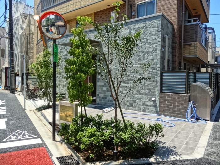 物件外観写真3　(エントランス部分)