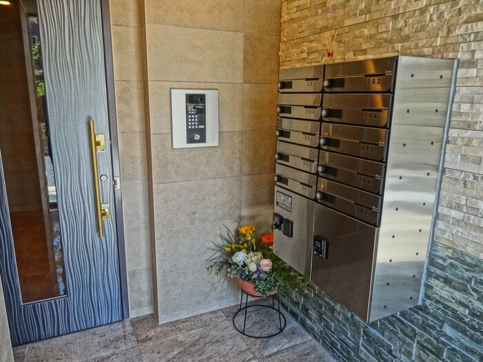 物件外観写真4　(エントランス部分)