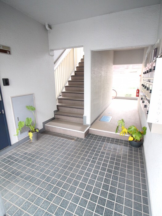 物件外観写真5　(エントランス部分)