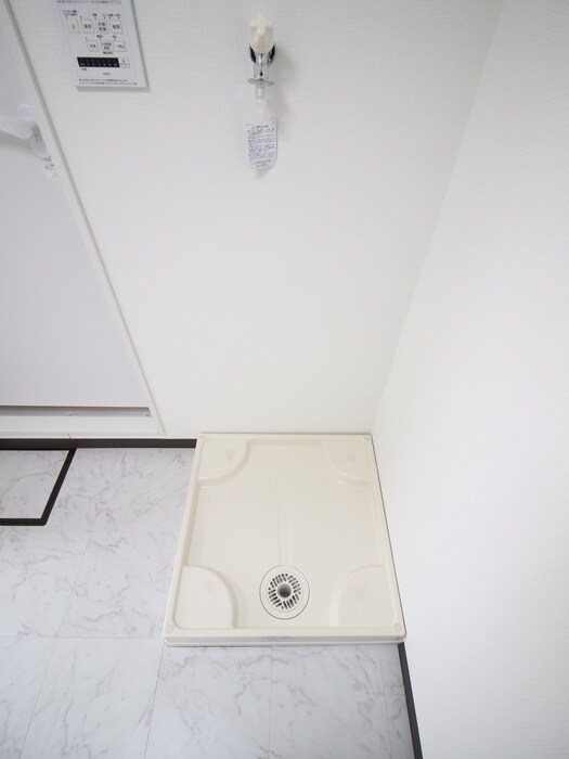 物件内観写真18　(洗濯機置場)