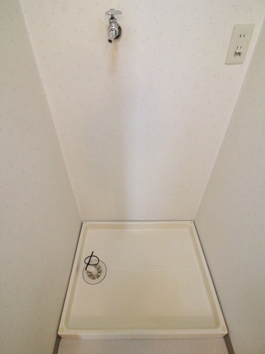 物件内観写真16　(洗濯機置場)