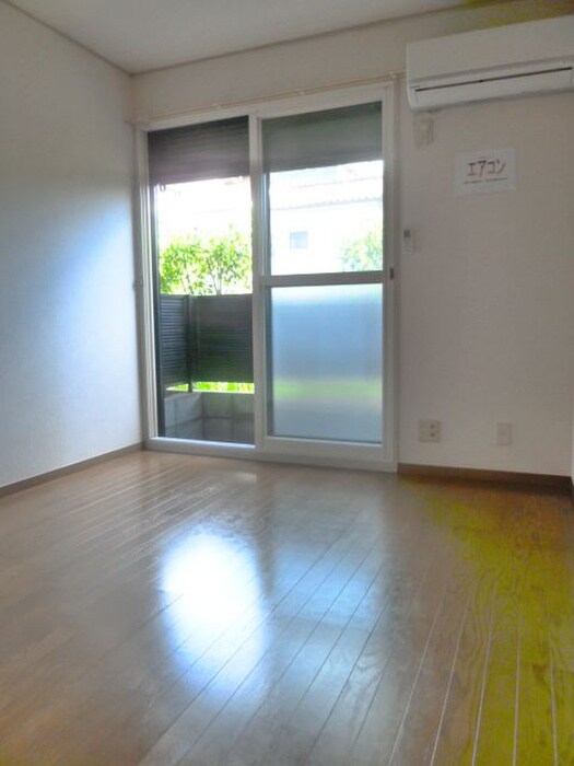 物件内観写真7　(室内からの展望)