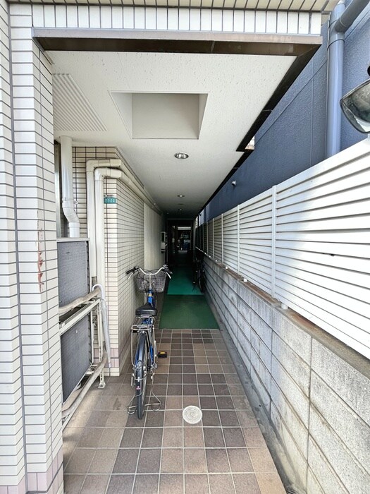 物件外観写真2　(エントランス部分)