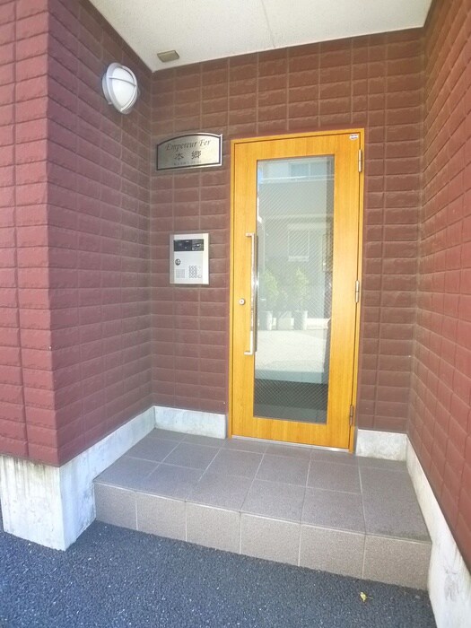 物件外観写真4　(エントランス部分)
