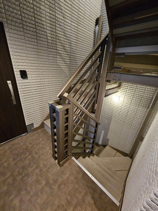 物件外観写真6　(エントランス部分)