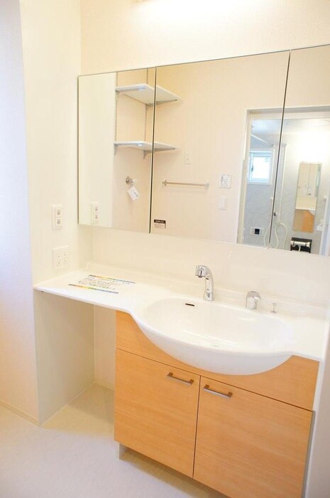 物件内観写真8　(洗面)