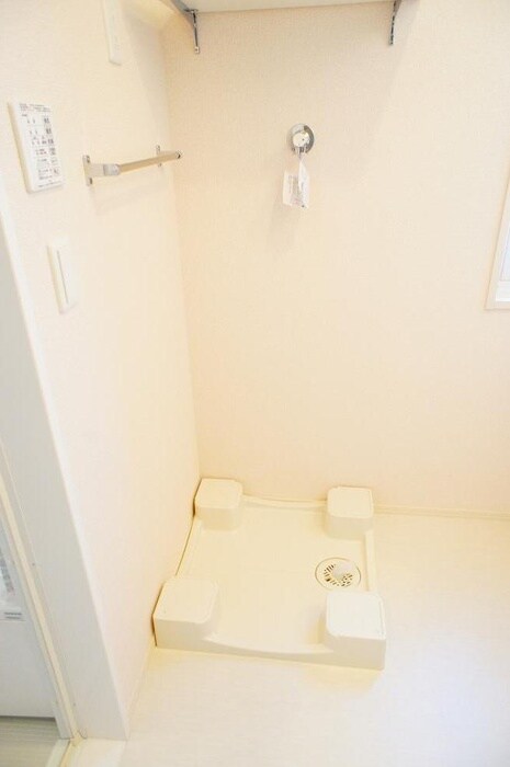 物件内観写真11　(洗濯機置場)