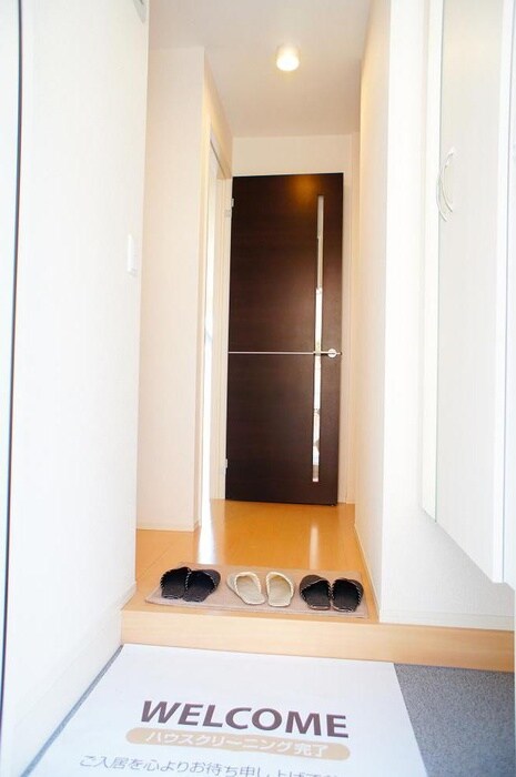 物件内観写真13　(玄関)