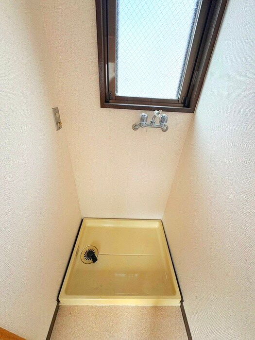 物件内観写真12　(洗濯機置場)