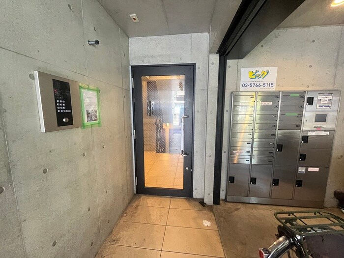 物件外観写真2　(エントランス部分)