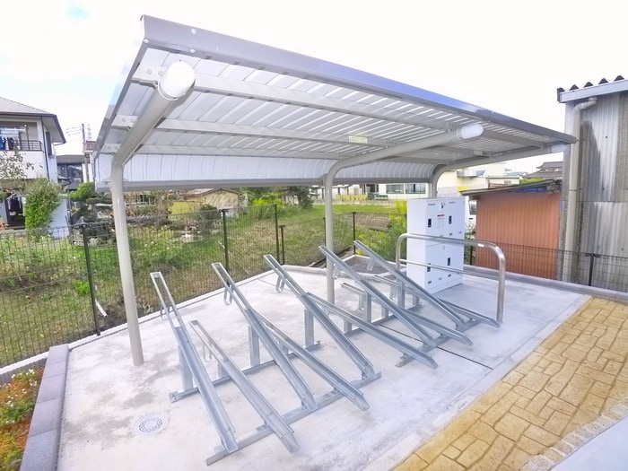 物件外観写真4　(駐輪場)