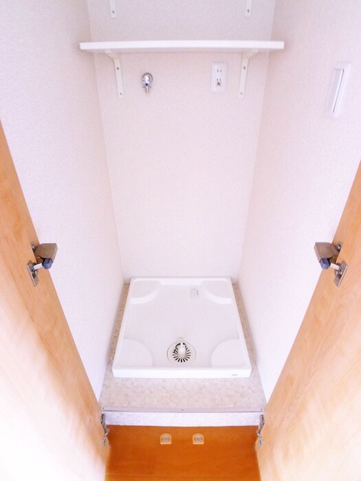 物件内観写真17　(洗濯機置場)