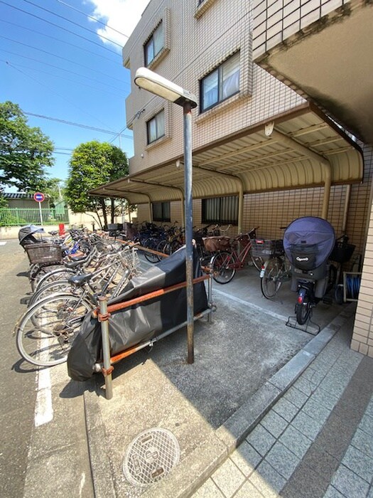 物件外観写真5　(駐輪場)