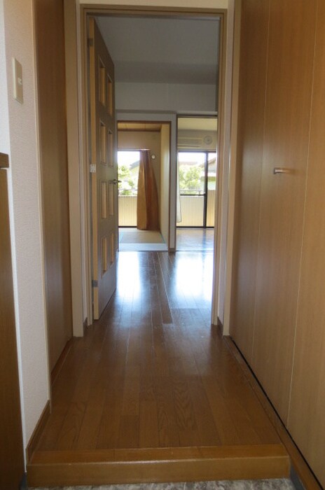 物件内観写真16　(廊下)
