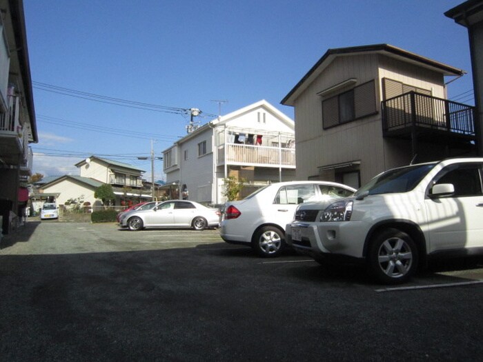 物件外観写真2　(駐車場)
