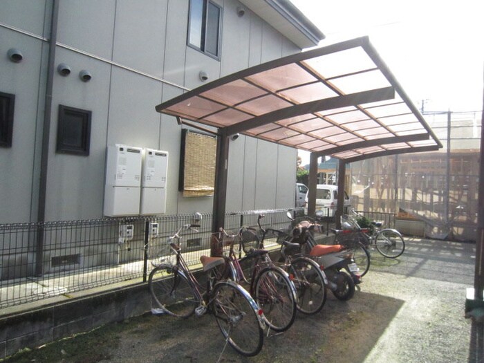 物件外観写真3　(駐輪場)