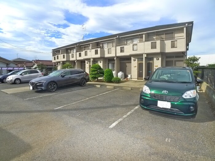 物件外観写真3　(駐車場)