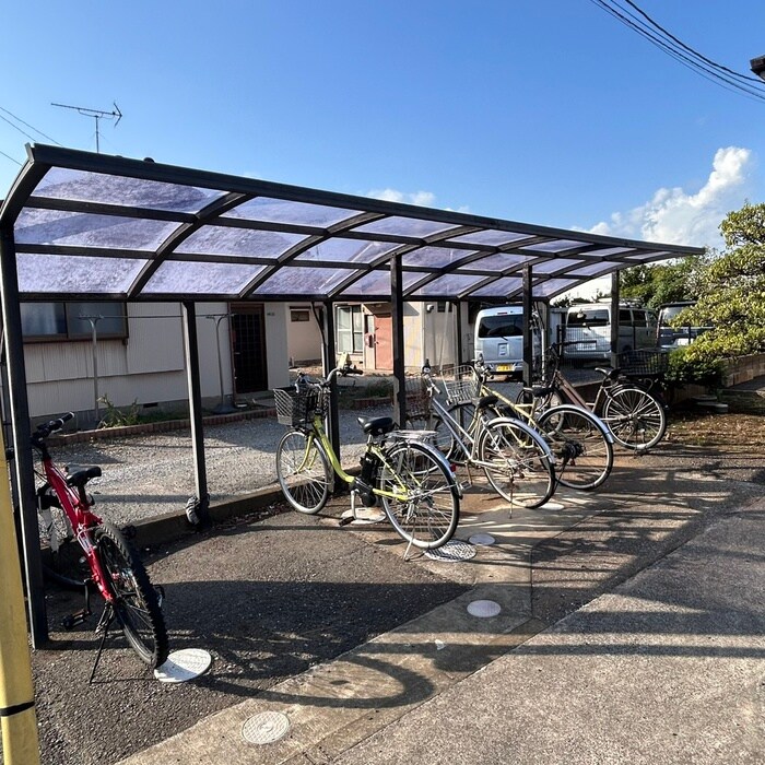 物件外観写真4　(駐輪場)