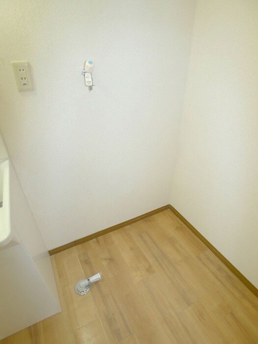 物件内観写真13　(洗濯機置場)