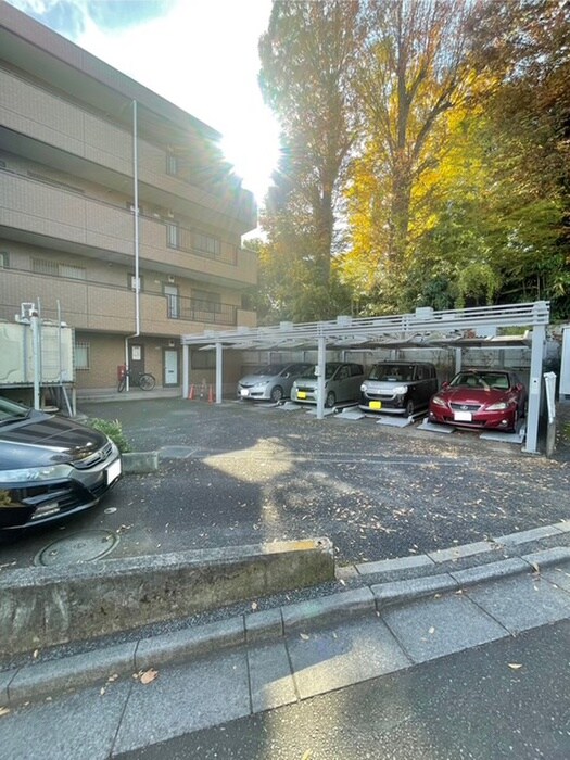 物件外観写真2　(駐車場)