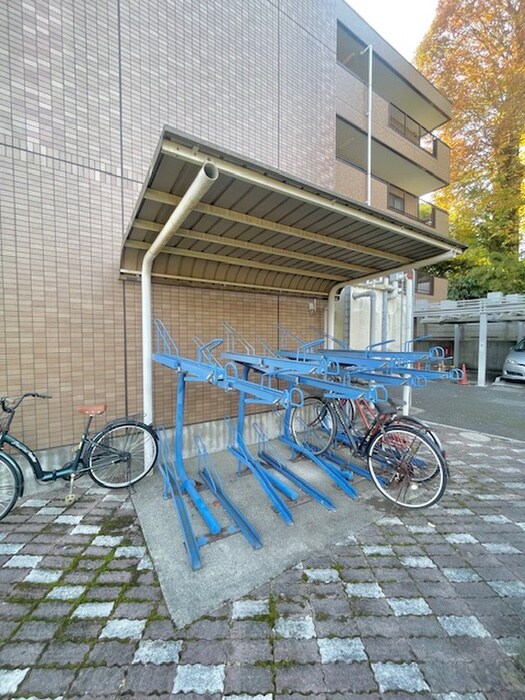 物件外観写真3　(駐輪場)