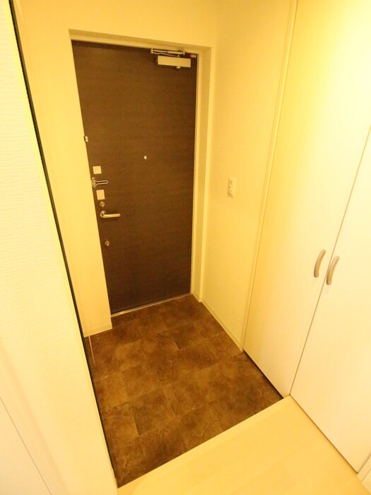 物件内観写真16　(玄関)