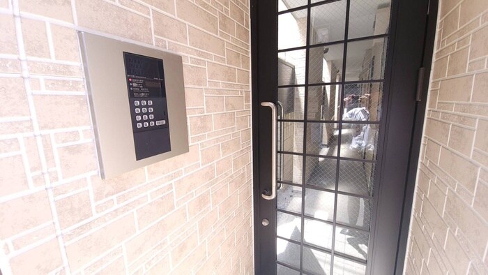 物件外観写真6　(エントランス部分)