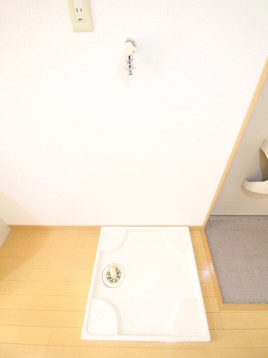 物件内観写真15　(洗濯機置場)