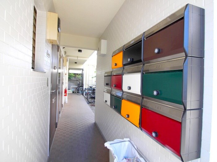 物件外観写真5　(エントランス部分)