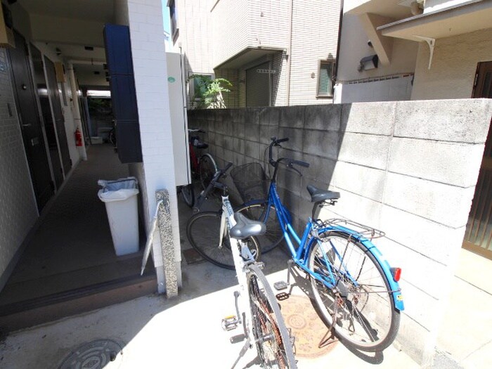 物件外観写真6　(駐輪場)