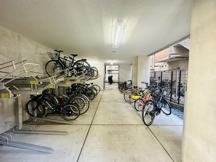 物件外観写真5　(駐輪場)