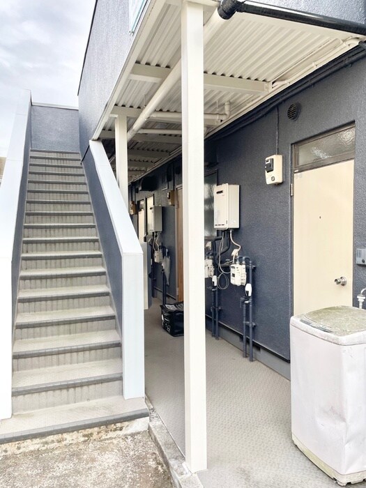 物件外観写真3　(エントランス部分)