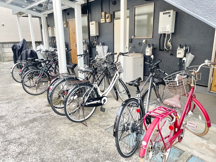 物件外観写真6　(駐輪場)