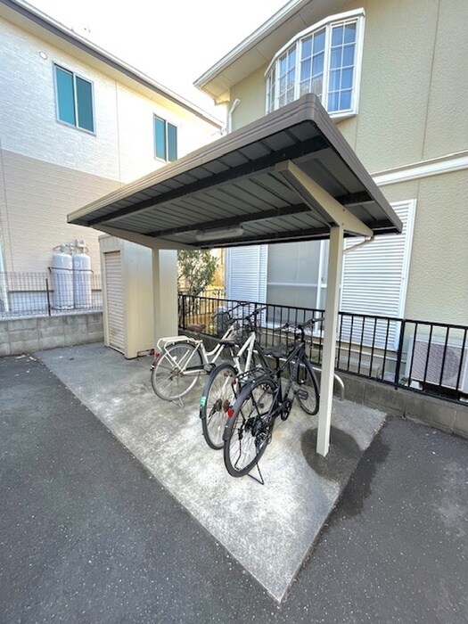 物件外観写真4　(駐輪場)