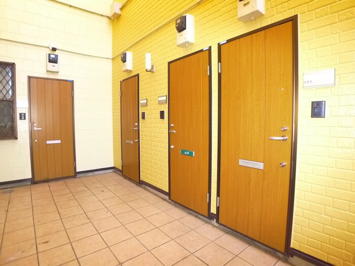 物件外観写真5　(エントランス部分)