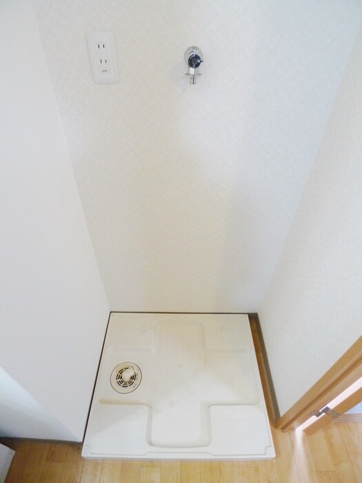 物件内観写真12　(洗濯機置場)