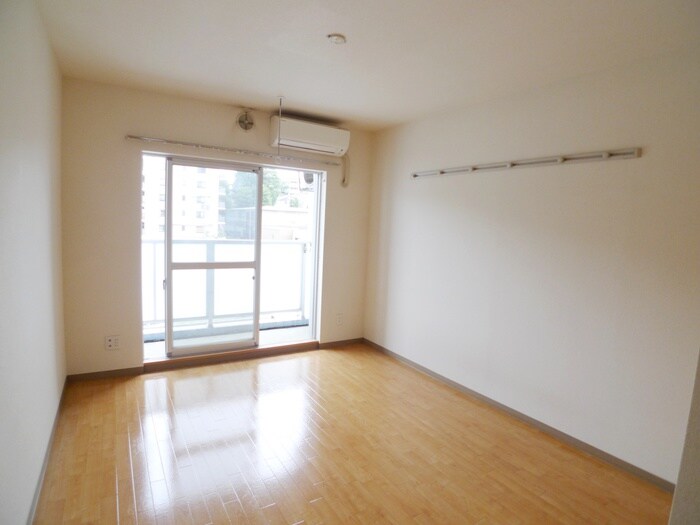 物件内観写真20　(室内からの展望)