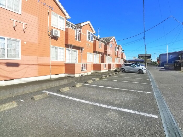 物件外観写真4　(駐車場)