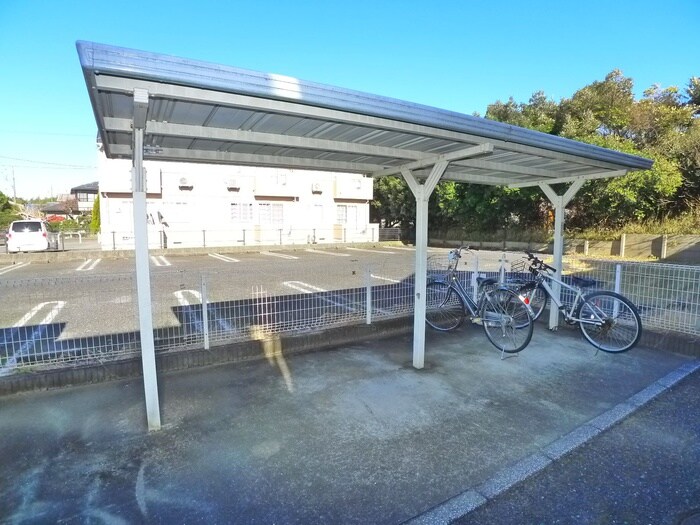 物件外観写真5　(駐輪場)