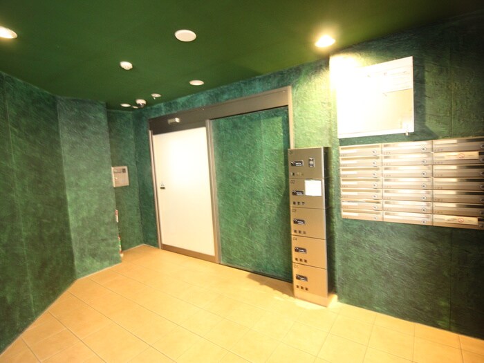 物件外観写真3　(エントランス部分)