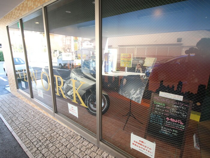 物件外観写真6　(エントランス部分)