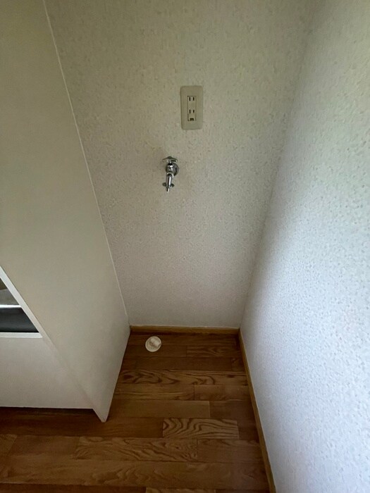 物件内観写真14　(洗濯機置場)