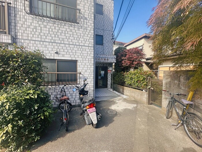 物件外観写真6　(エントランス部分)