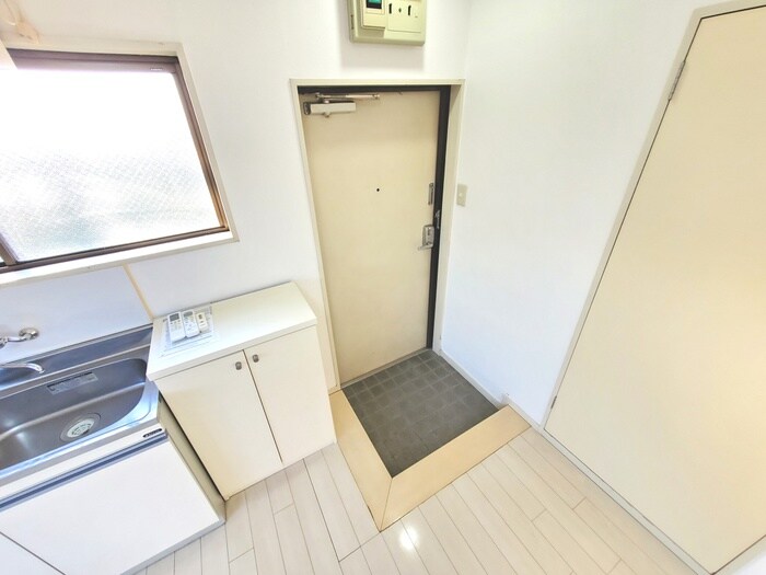 物件内観写真18　(玄関)